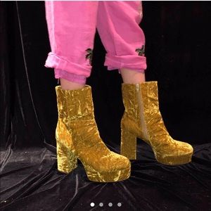 FUNKY VELVET dollskill platform boots